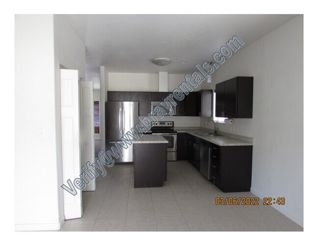 Building Photo - 391 Green River Dr