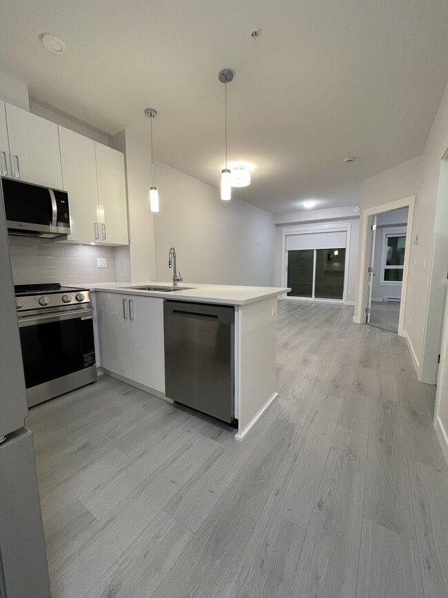 Building Photo - 33886 Pine St