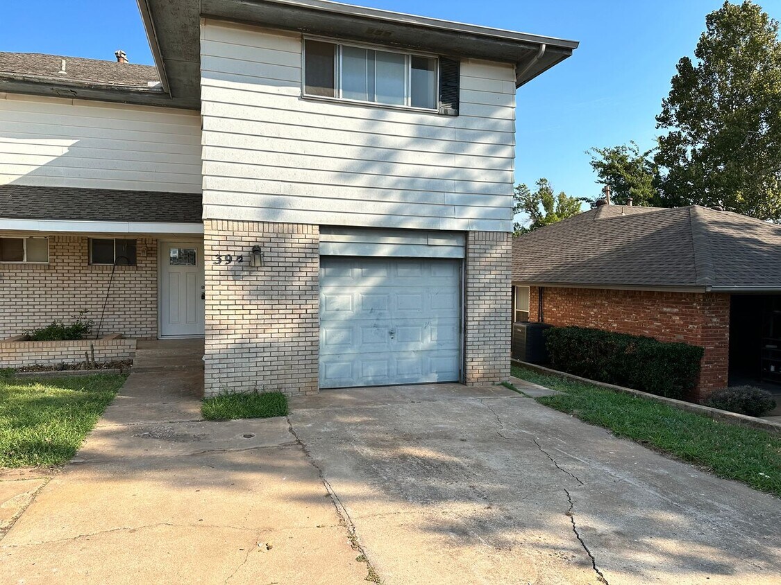 Foto principal - 3 Bed 1.5 Bath in North OKC