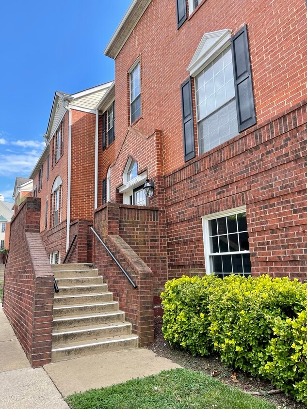 664 Gateway Dr SE Unit 316, Leesburg, VA 20175 Condo for Rent in Leesburg, VA