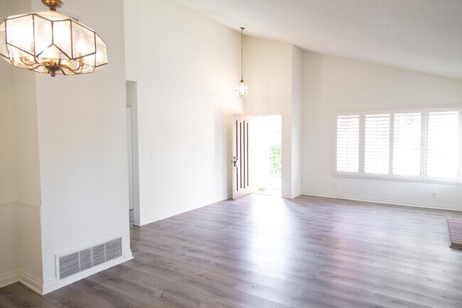 Foto del edificio - 4496 Lubbock Dr