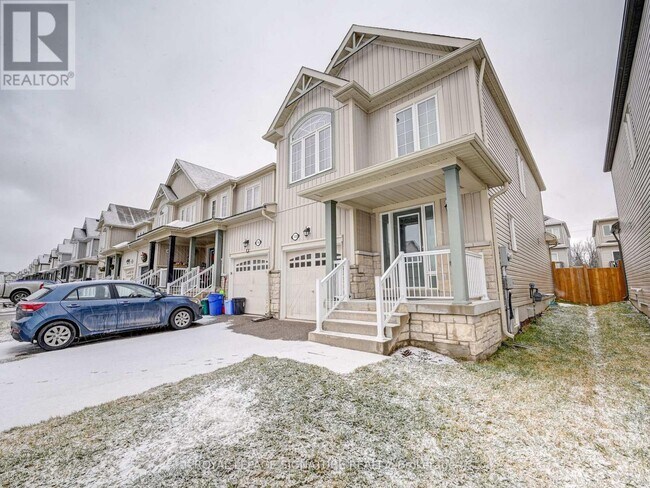 Building Photo - 758 Cook Cres