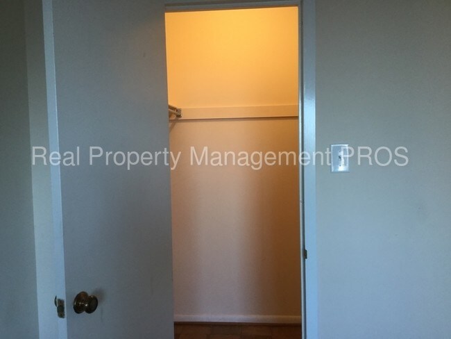 Building Photo - 2059 Huntington Ave