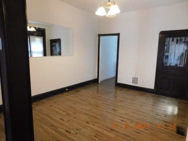 Foto del edificio - 445 N 53rd St