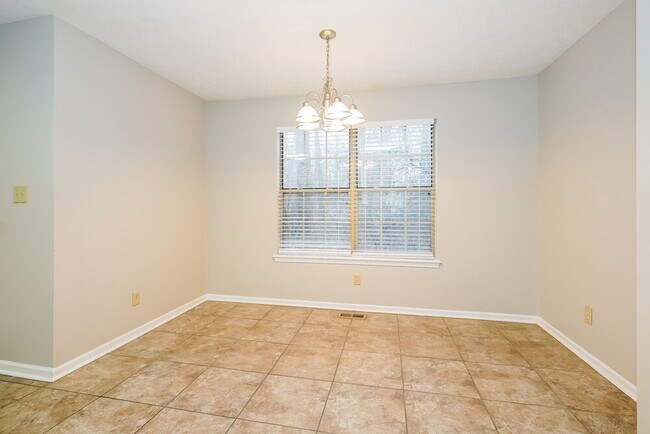 Building Photo - 2815 Sunnyfield Ct