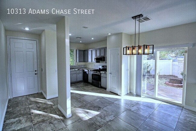 Foto del edificio - 10313 Adams Chase St