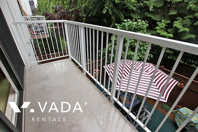 Building Photo - Sussex Square 1 Bedroom Apartment For Rent...