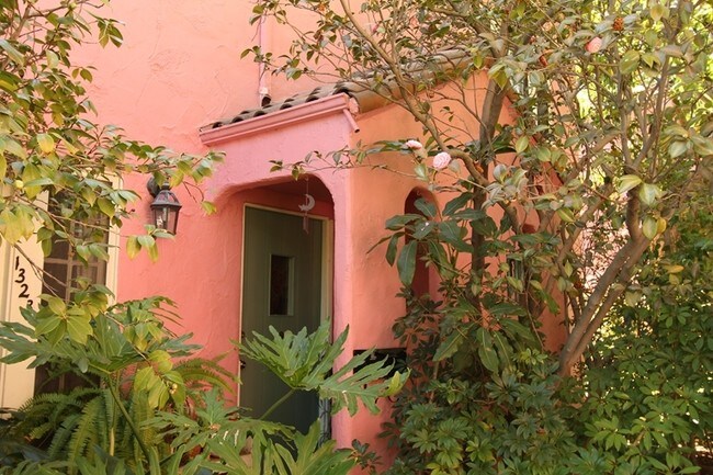 Foto del edificio - 1323 N Columbus Ave