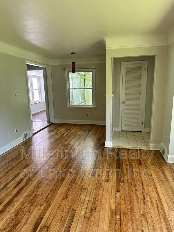 Foto del edificio - 24955 Westmoreland Dr