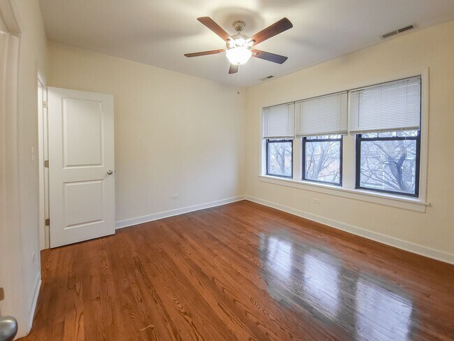 Foto del edificio - 1829 W Leland Ave