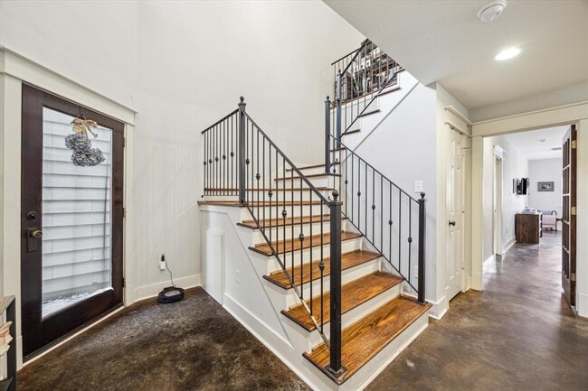 Building Photo - 420 W Saulnier St