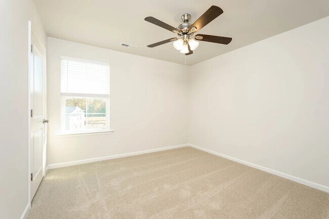 Foto del edificio - 504 Jack Pine St
