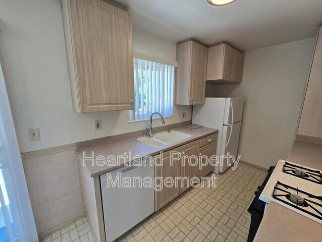 Building Photo - 471 Tesota Ct