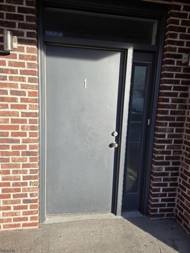 Building Photo - 59 Willet St