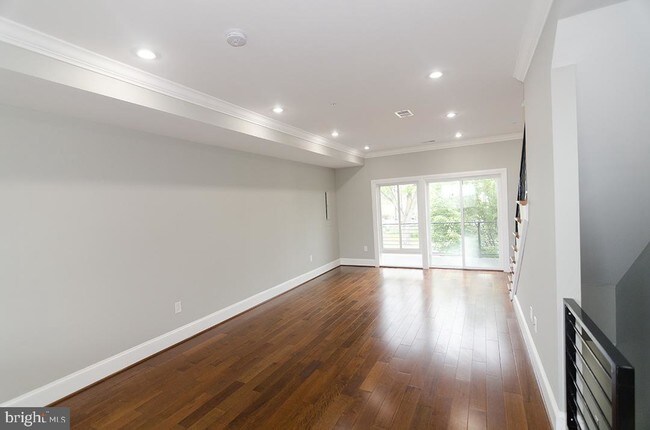 Foto del edificio - 2417 Benning Rd NE