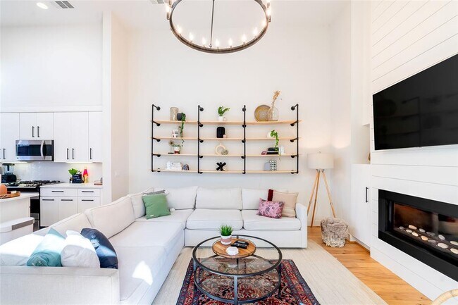 Foto del edificio - 8307 Hathaway Dr