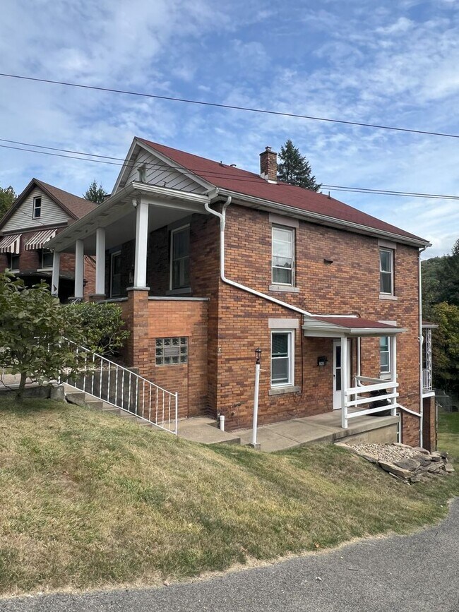 Foto del edificio - 548 Valley Rd