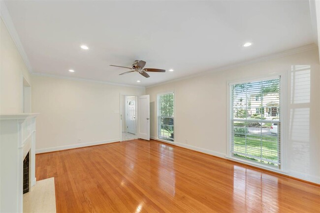 Foto del edificio - 2343 Shakespeare St