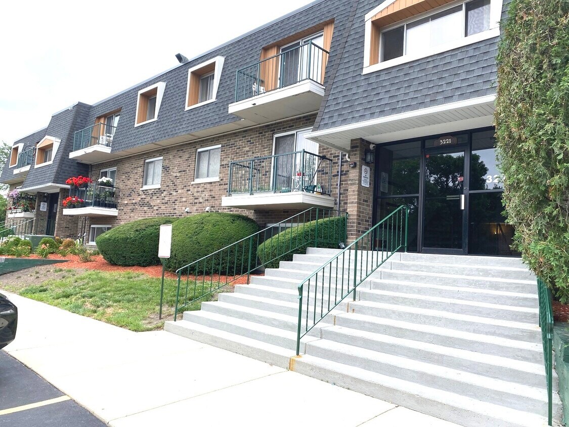 3221 W Parkway Dr Unit 3D, Northbrook, IL 60062 Condo for Rent in
