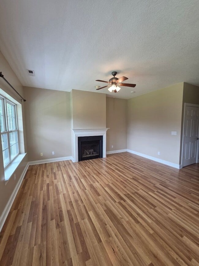 Building Photo - 1174 Buchanan Loop