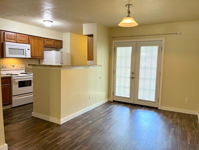 Building Photo - AUG 2026 PRE-LEASE!  Spacious 2 Bedroom Condo
