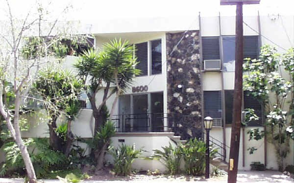 Building Photo - 8600 Rugby Dr