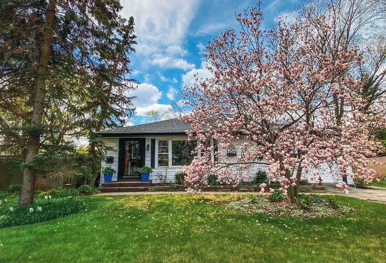 Foto principal - 830 S Jackson St