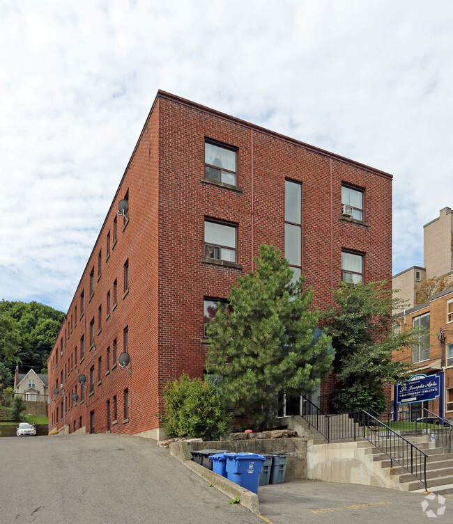 Photo du bâtiment - St. Joseph Apartments