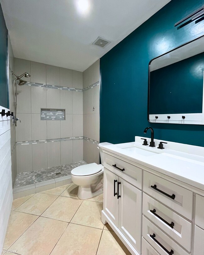 Building Photo - 2 br, 2.5 bath Townhome - 8243 Pacific Bea...