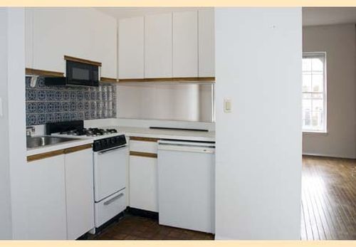 Building Photo - 321 E 81st St