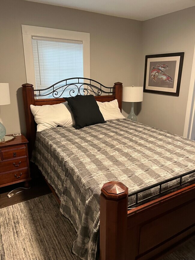 El más grande de los dos dormitorios - 1911 Palm St