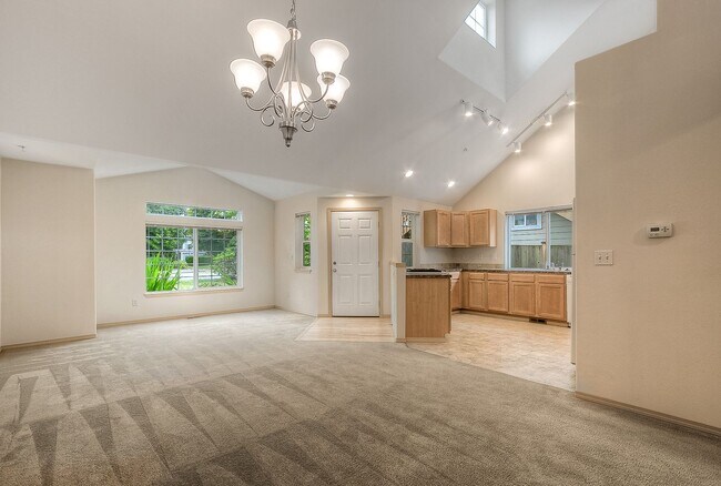 Foto del edificio - Bright & Spacious Home in the Heart of Bur...