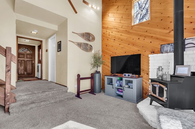 Building Photo - Property is offered at $1,800/month unfurnished, or $1,900/month furnished if preferred