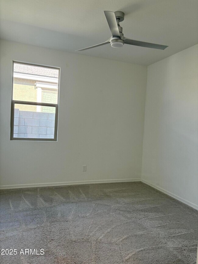 Foto del edificio - 11309 E Ulysses Ave