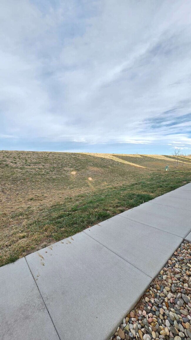Foto del edificio - Lorson Ranch 5 bedroom Townhouse near military bases