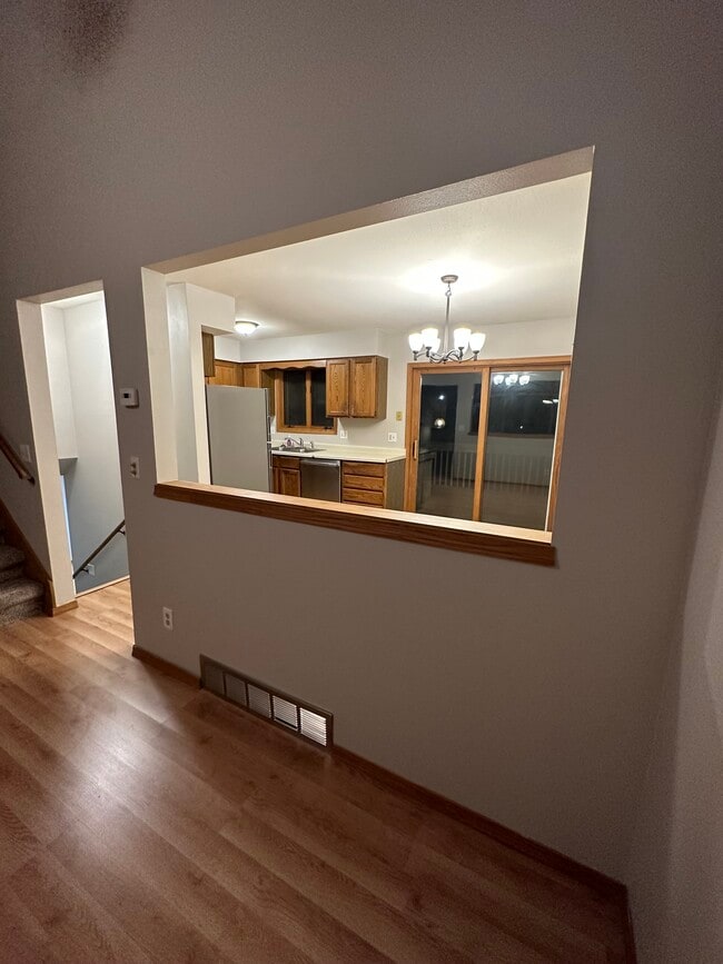 Building Photo - 609 Pheasant Ct