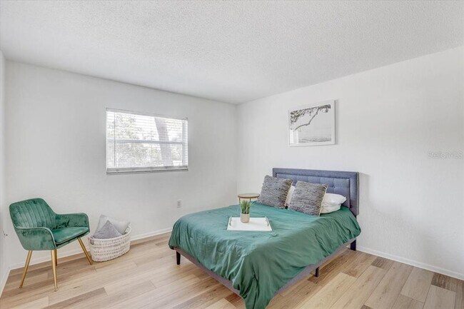 Foto del edificio - 350 79th Ave N