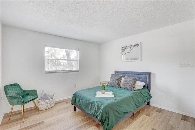 Building Photo - 350 79th Ave N