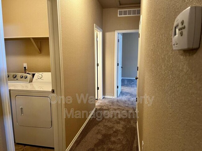 Foto del edificio - 6915 W 3rd St