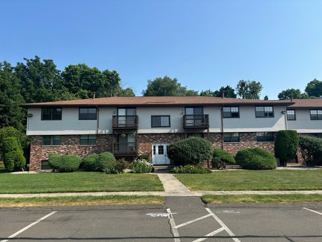 Building Photo - 44 Surrey Dr