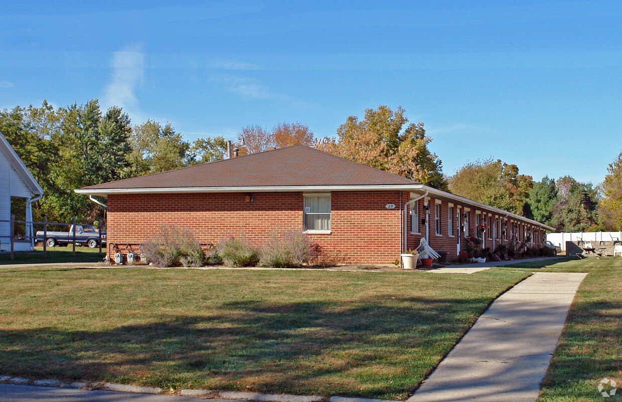 Primary Photo - 27 Quinby Ln