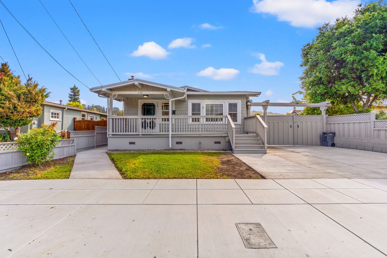 Primary Photo - Beautiful Spacious 3 Bedroom Home w/ Brand...