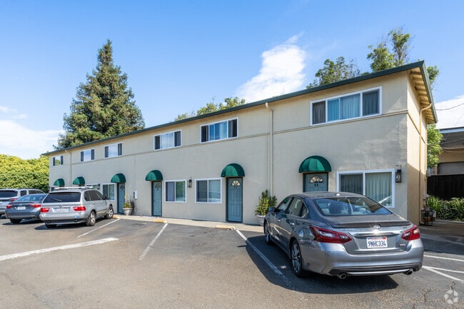 Exterior - Holiday Orchard Apartments