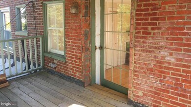 Building Photo - 2043 Mt Vernon St