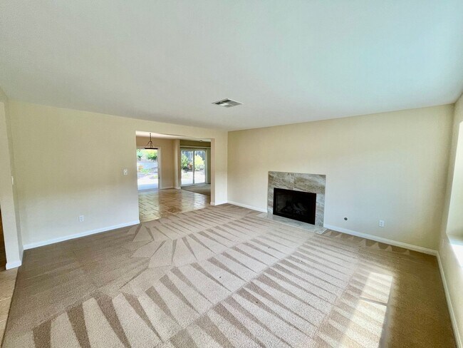 Building Photo - Beautiful 3B 3BA Home in Pacific Beach