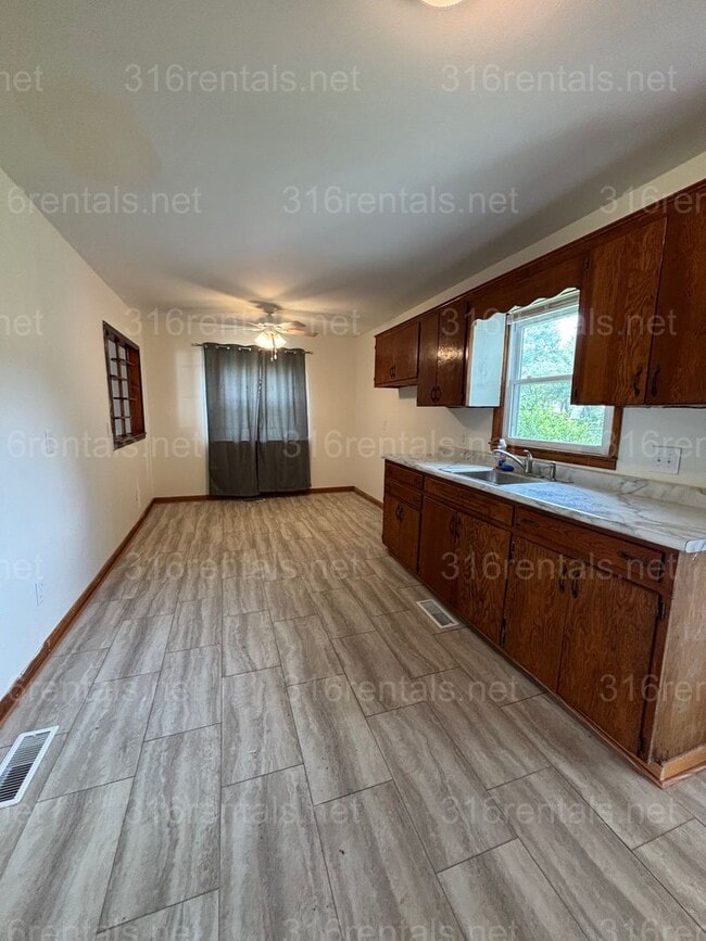 Building Photo - Three bed one bath house available now!