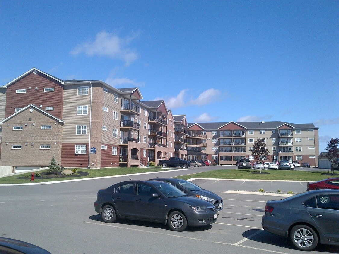 Building Photo - 45 Valcour Dr