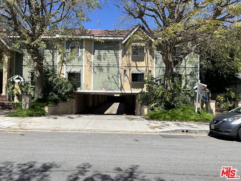 Primary Photo - 21 Palmetto Dr