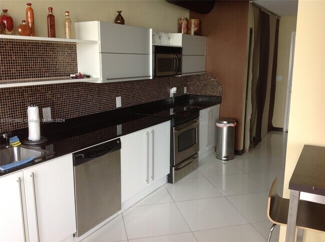 Foto del edificio - 690 SW 1st Ct