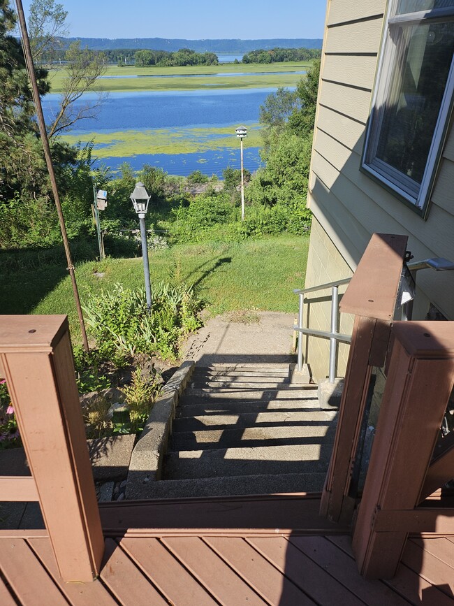 Building Photo - N5071 Sunset Vista Rd